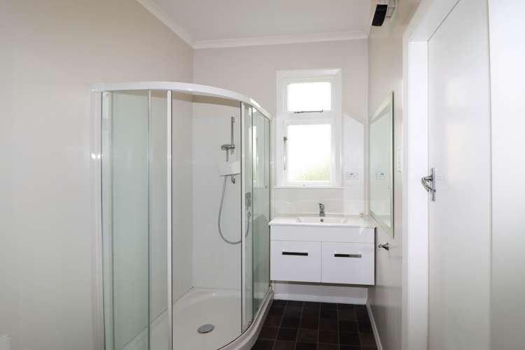 204 High Street South Carterton_16