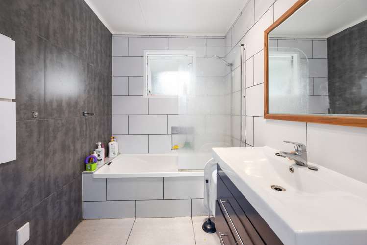 13 Byron Grove Owhata_8