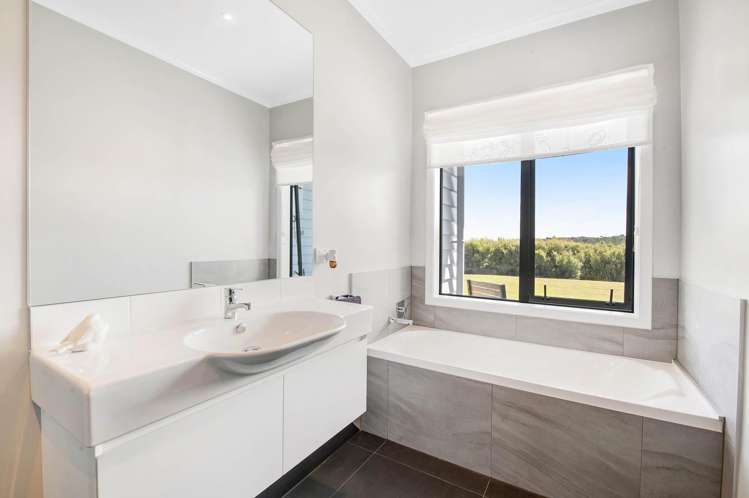 242 Hillcrest Road Wainui_23