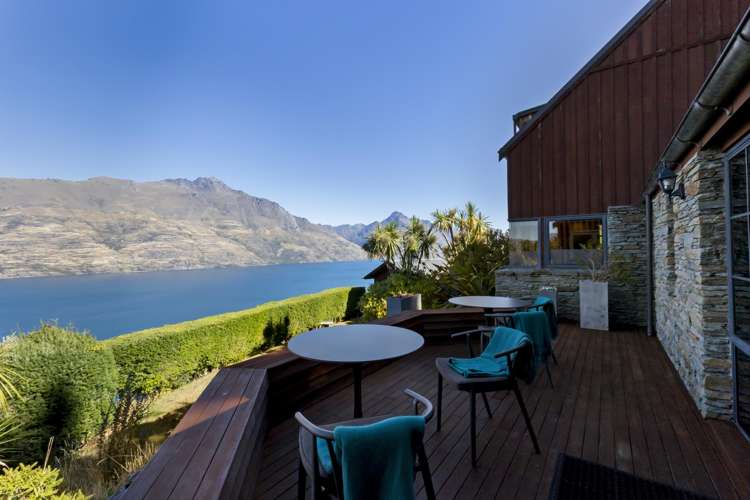 21 & 23 MacKinnon Terrace Sunshine Bay_26