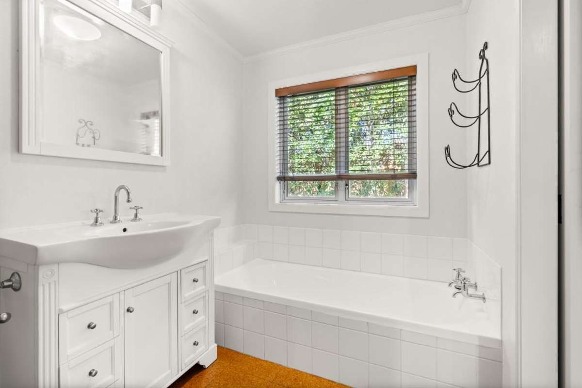 25 Comries Road_5