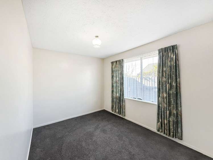 2/6 Pyatt Place Redwood_6