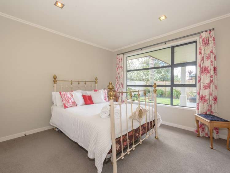 1 Somerton Drive Huntington_21