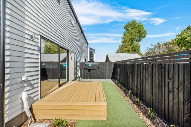 2/54 Wildberry Street Woolston_4