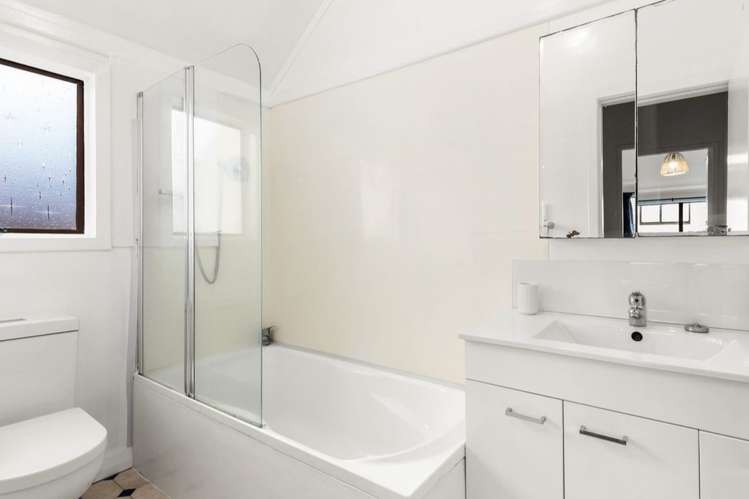 4/163 Queens Drive Lyall Bay_10