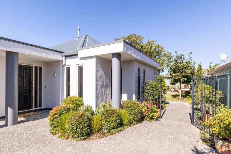 2 Queens Walk Taradale_20