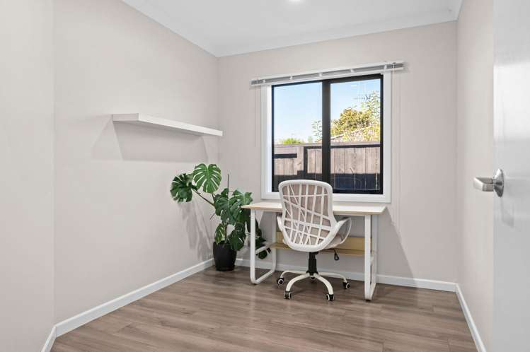 36 Barrington Drive Huntington_11