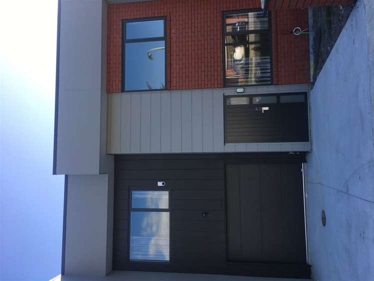 52 Bordeaux Parade Te Atatu South_0