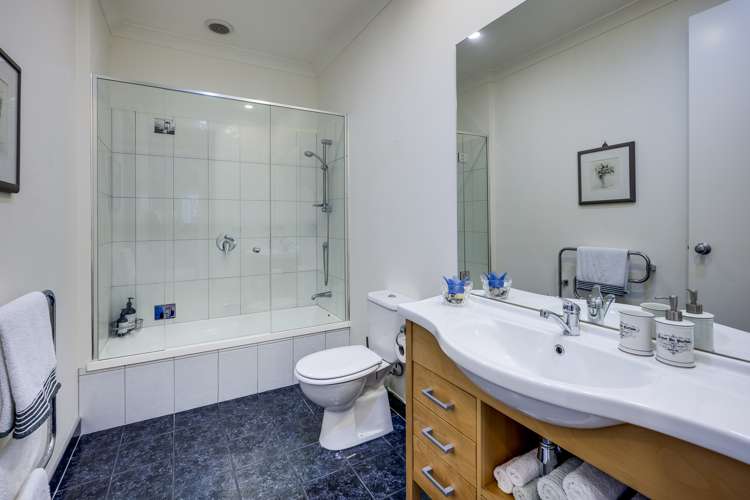 11 Heynes Place Clive_9