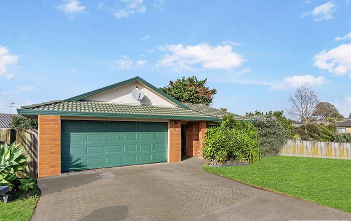 white weatherboard house with green lawn 8 Antsy Place, Mangere, Auckland