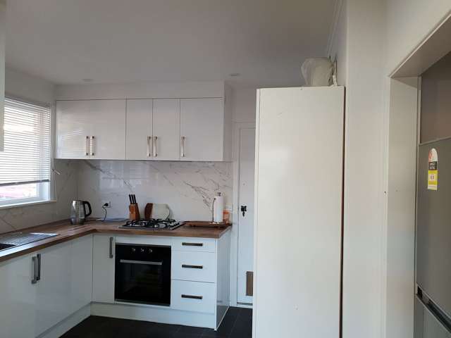 Tidy 2 bedroom near hutt hospital, central hutt