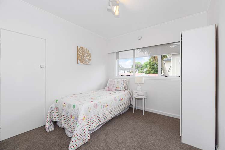 47 Olsen Avenue Hillsborough_10