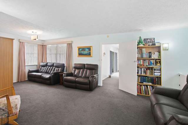 37 Derwent Crescent 11422_3