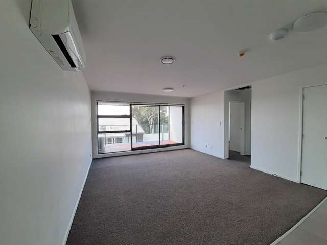 2f/4045 Great North Road Glen Eden_1