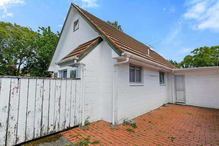 1 & 2/25 Marion Street Silverstream_16