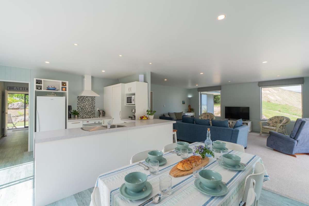 904 Te Oka Bay Road_2