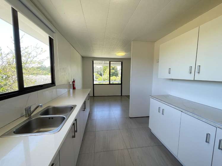 300 State Highway 16 Kumeu_24