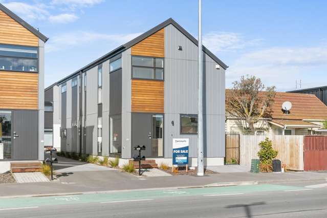 STADIUM PRECINCT, 4 UNITS, 2023 BUILD, OWNER MUST SELL