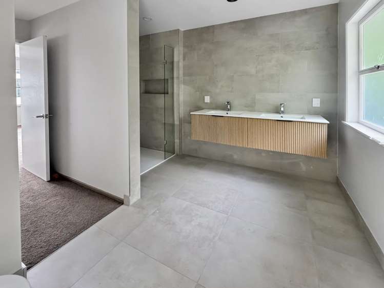 55 Cambridge Road Riverhead_7