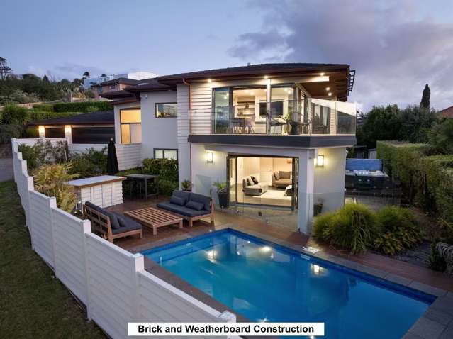 Executive Family Living with Pool & Views