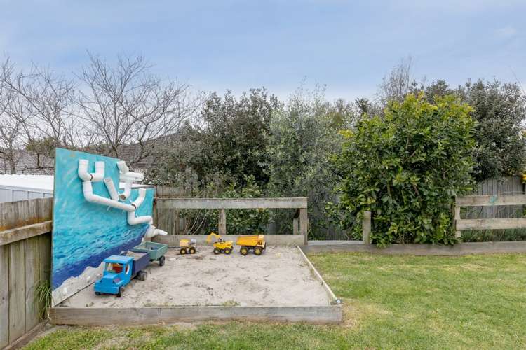 42 Fairfax Crescent Pyes Pa_24