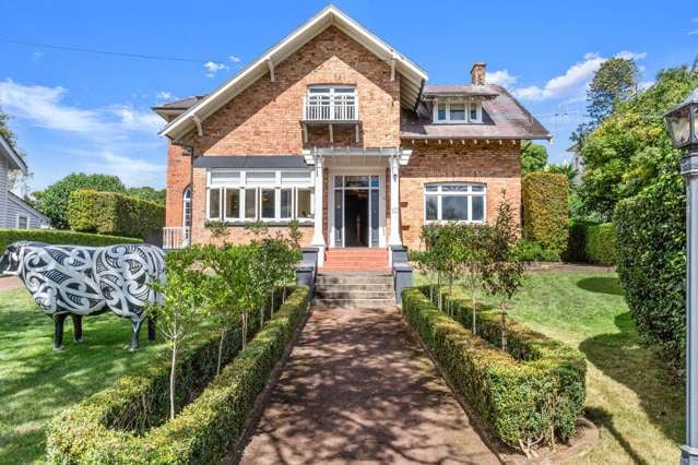 Timeless Family Entertainer on 1155m2 in DGZ