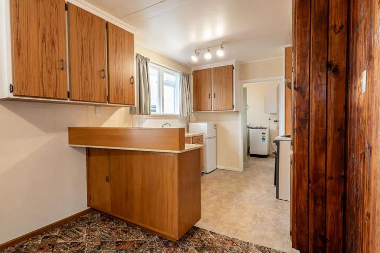 108 Pages Road Marchwiel_2