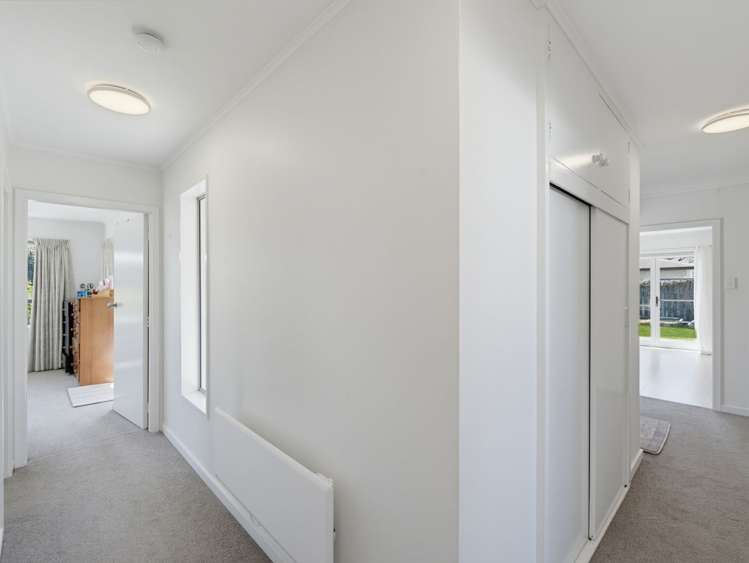 8 Woodham Drive Allenton_11