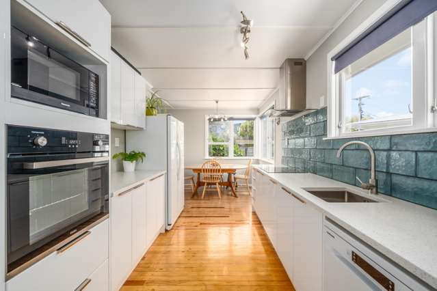 11 Pauline Way Paparangi_1