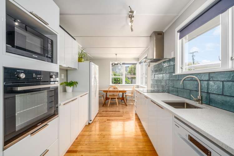 11 Pauline Way Paparangi_1