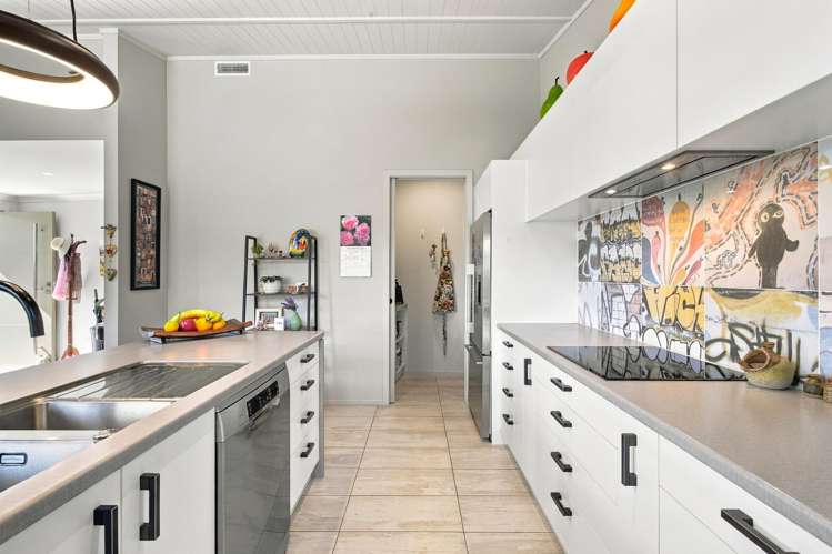 15 Noumea Drive Rangatira Park_13