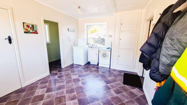 5 Drury Street West Colac Bay_14