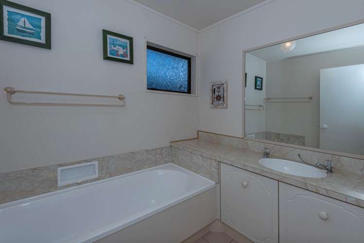 230 Fairway Drive Kamo_10