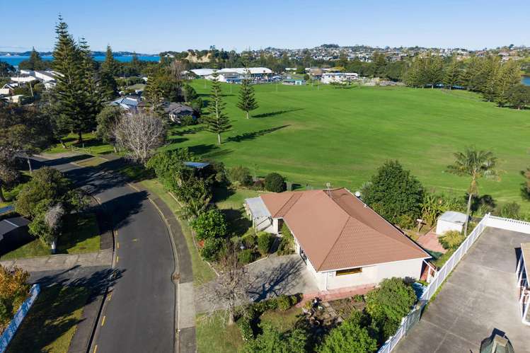 2 Edgewater Grove Orewa_34