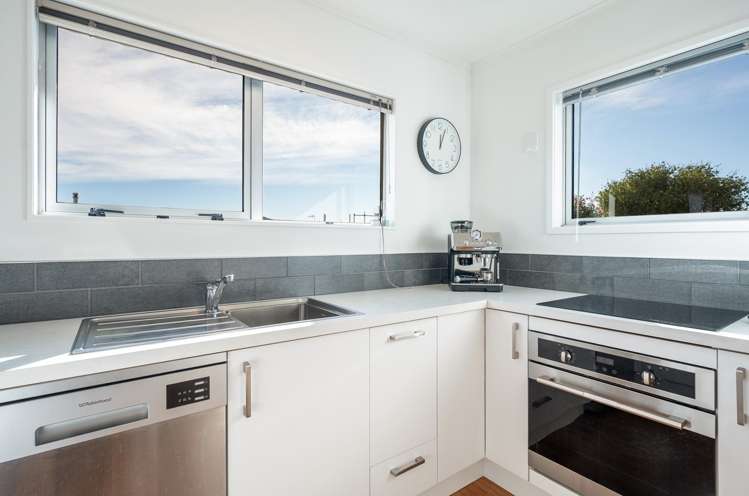 2/4 Challies Way Richmond_7