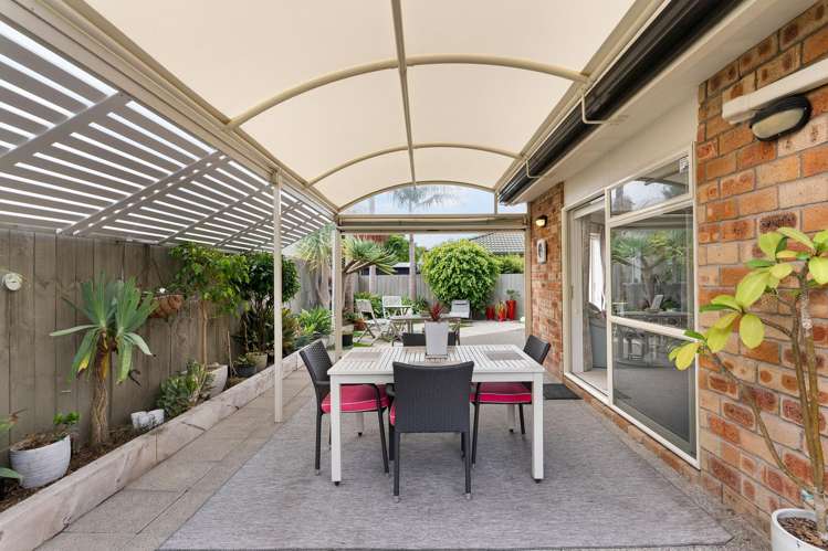 10 Chesterfield Way Orewa_15