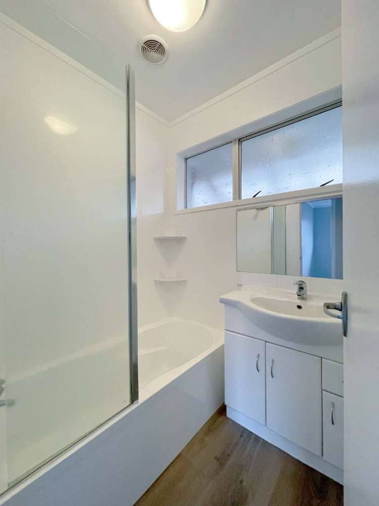 2/82 Moore Street Hillcrest_6