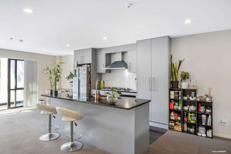 8/75 Tamahere Drive Glenfield_5