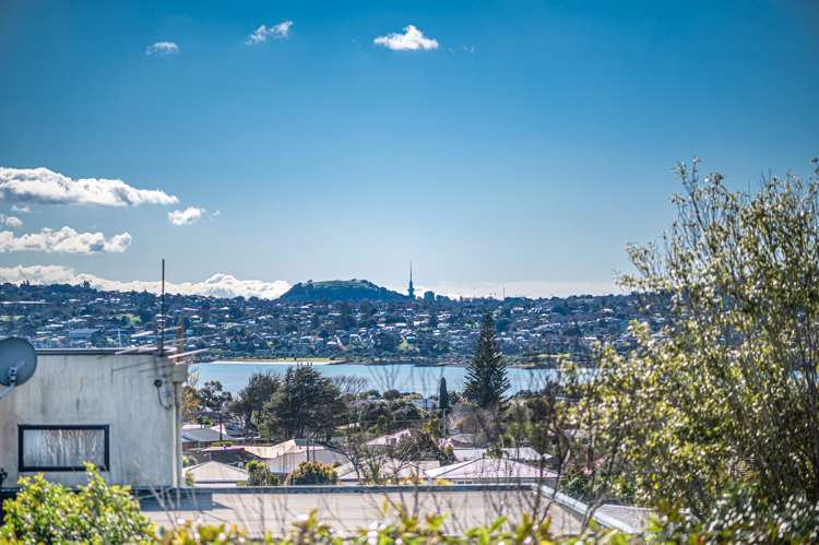 8 Fallsbrook Lane Mangere Bridge_11