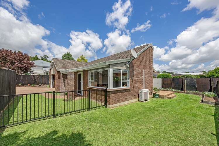 2/17 Beach Road Pahurehure_14