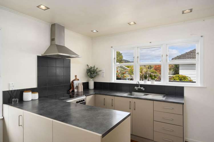 61 Peel Place Wainuiomata_7