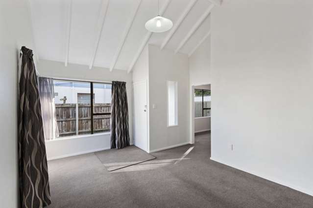 2/373 Hereford Street Linwood_3