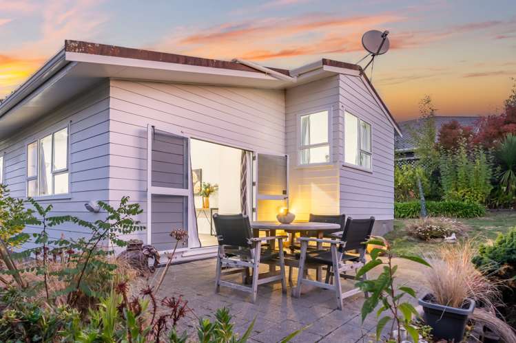 8 James Cook Drive Whitby_4