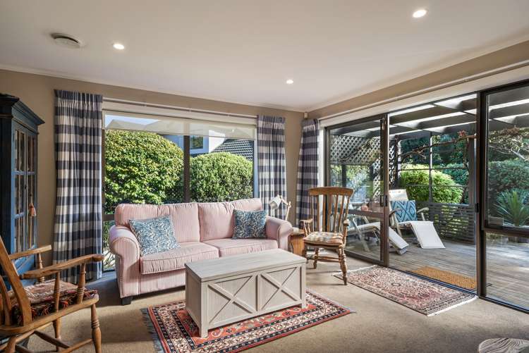 32 Awanui Drive Waikanae_11