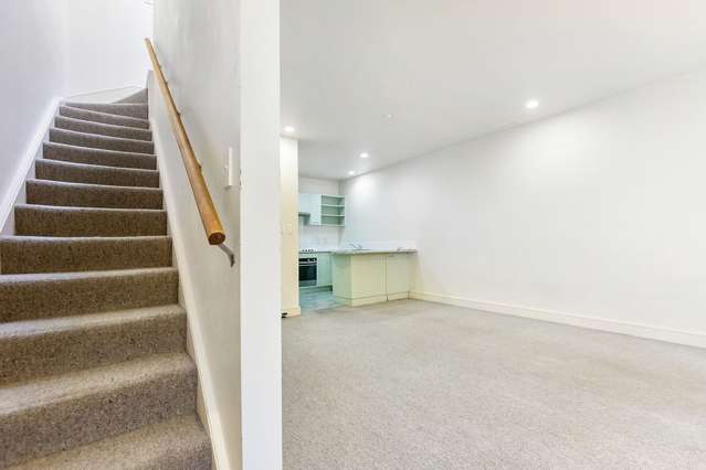 Apartment D/16-18 Eden Crescent 10015_4