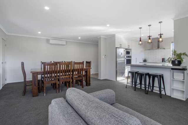 16 Eastbank Drive Katikati_2