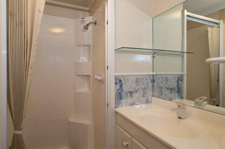 16 Falcon Drive Allenton_13