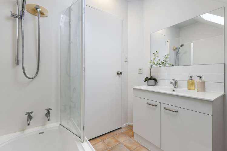 Unit 17/37 Fields Parade Oteha Valley_22