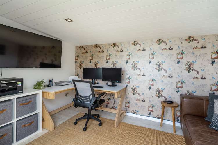 6 Lake Road Devonport_17