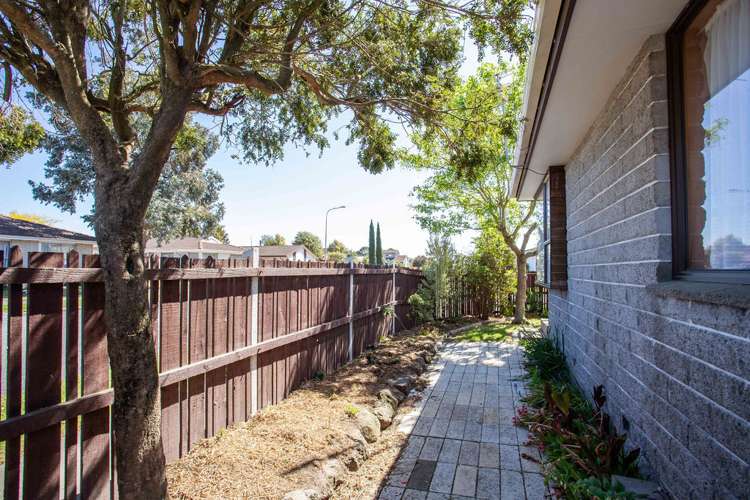 1/2 Takapu Place Bromley_14